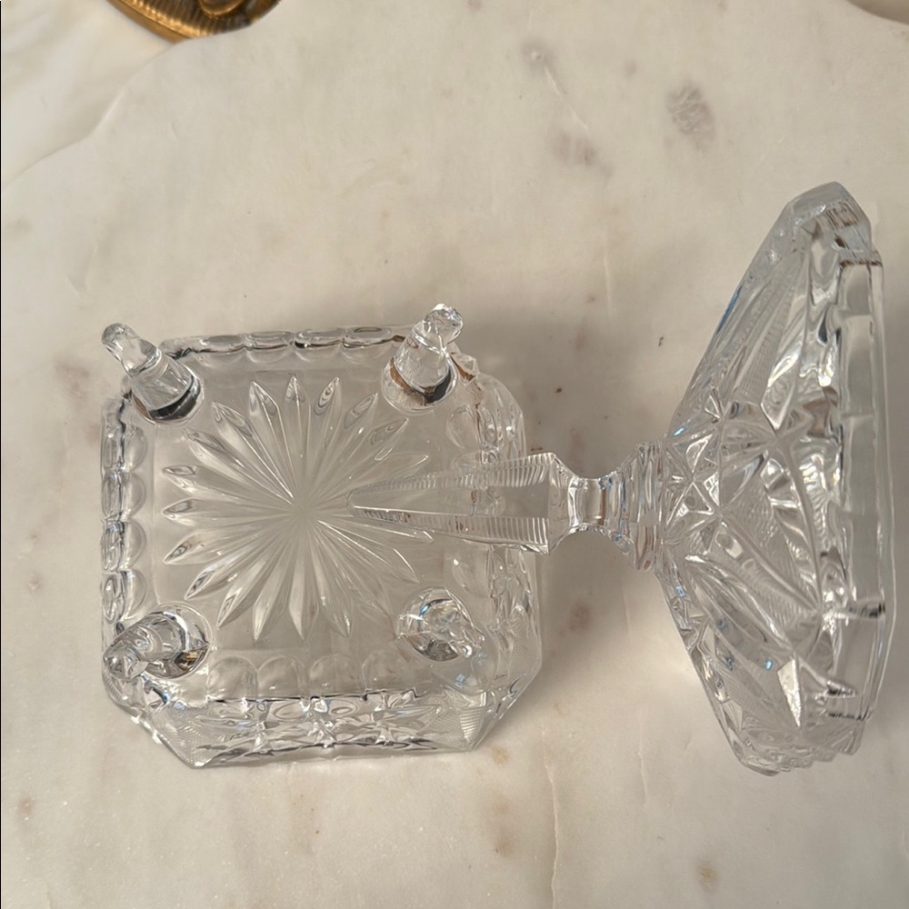 Elegant Vintage Clear Crystal Candy Dish/Bonbonniere bowl with Lid - Picture 8 of 8